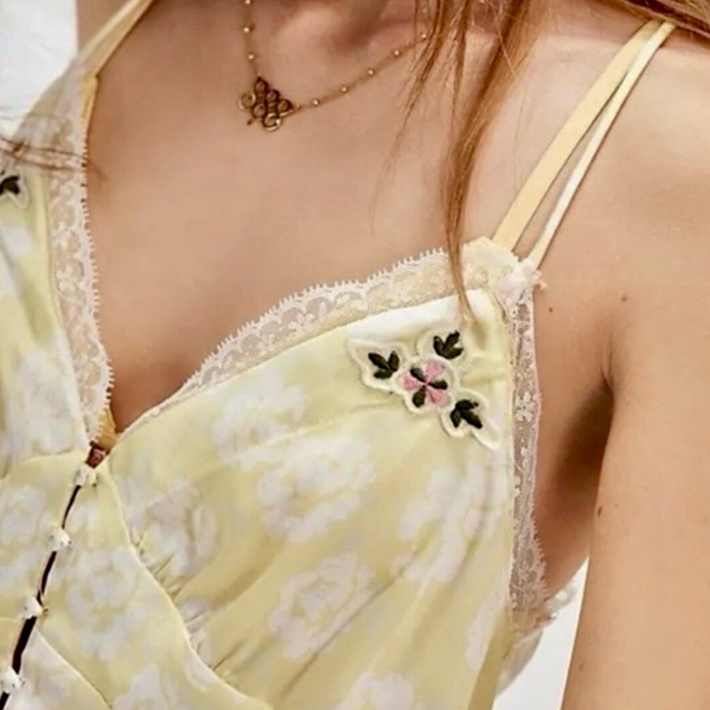 Free People Night Special Cami in Lemon Custard Combo Silky Lace Floral Sz M NWT - Picture 3 of 10